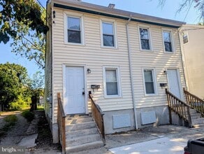 Building Photo - 204 Wesley St