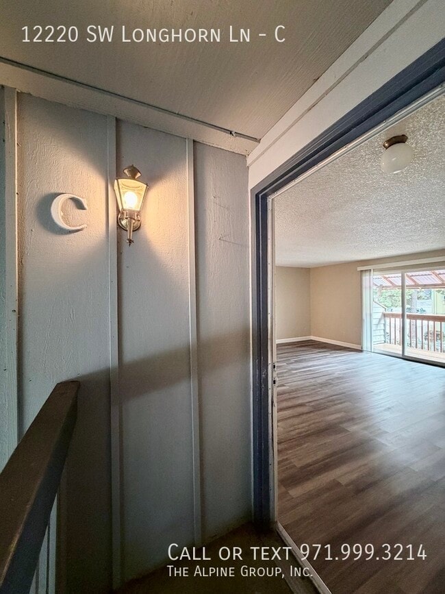 Building Photo - 12220 SW Longhorn Ln