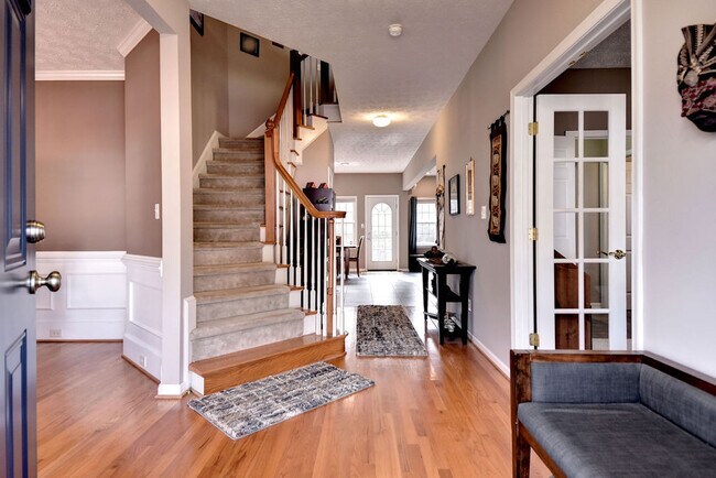 Foto del edificio - Spacious and Updated Yorktown Home