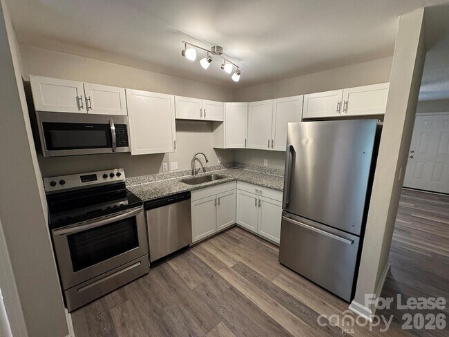 Building Photo - 320 Hamilton Dr NE