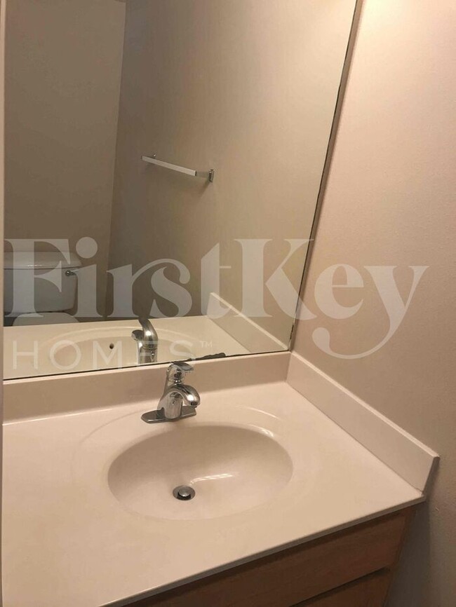 Building Photo - 6430 Gondola Dr