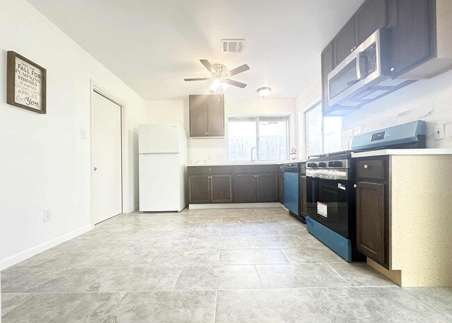 Building Photo - 10554 Alcott Dr