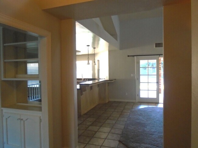 Foto del edificio - NW - CUSTOM HOME WITH POOL!!