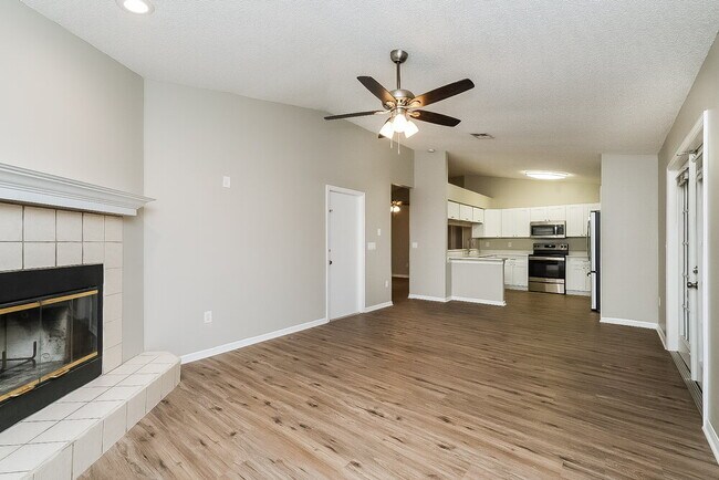 Foto del edificio - 28507 Tall Grass Dr