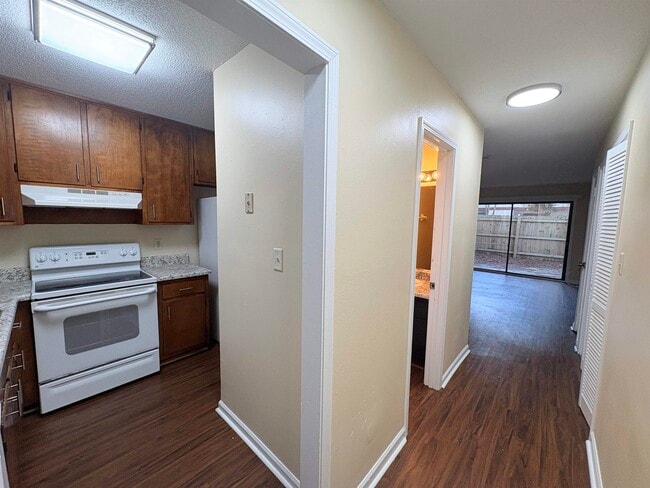 Building Photo - 3701 Donovan Dr