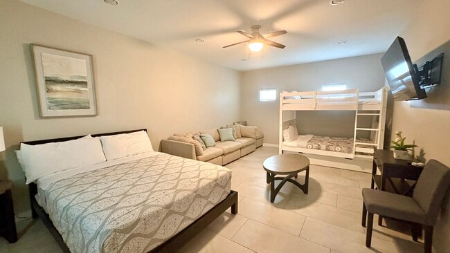 Dormitorio tres - 404 N Tarnava St
