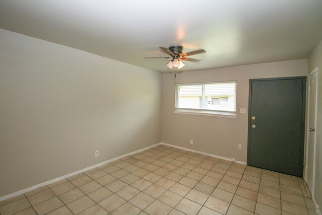 Building Photo - 1310B N Irvington Ave
