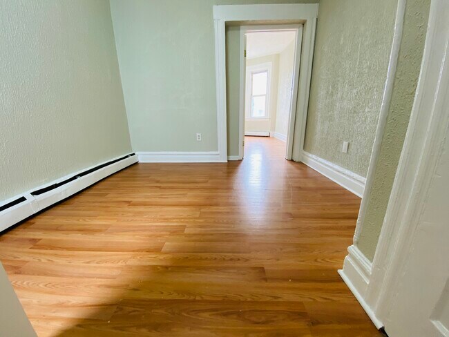 Foto del edificio - 844 Mount Prospect Ave