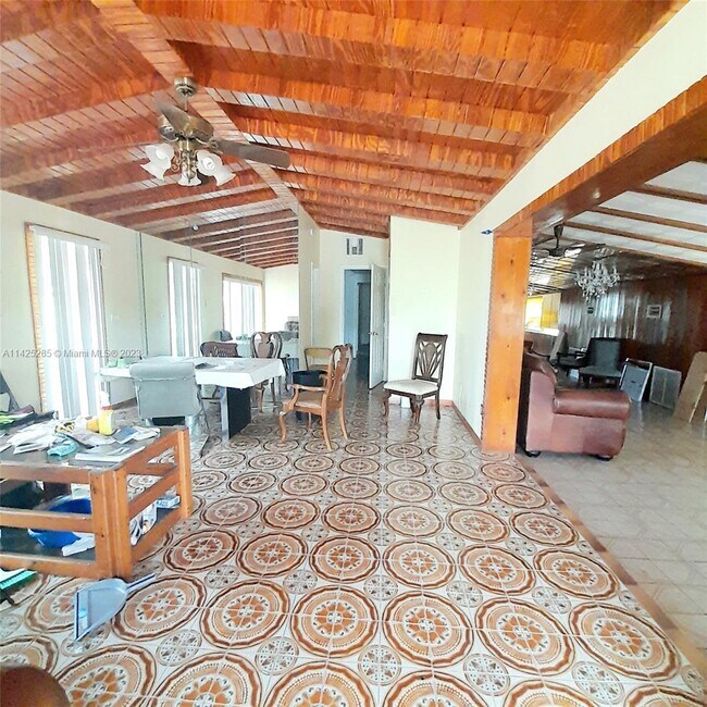 Foto del edificio - 1830 NE 175th St