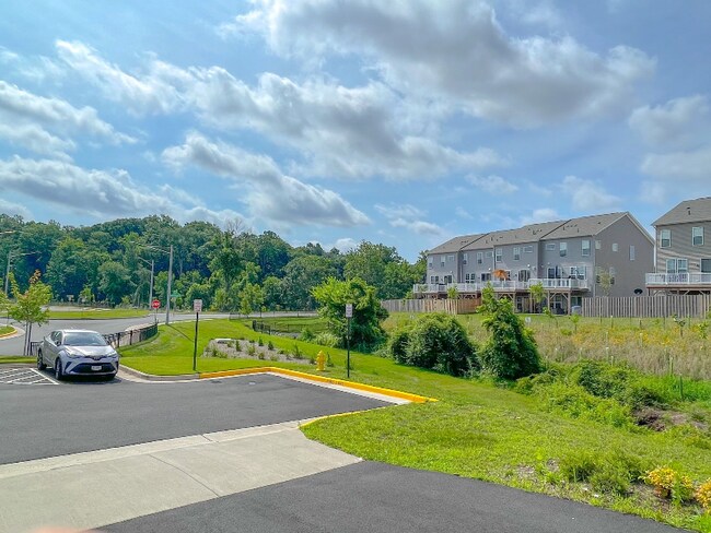 Building Photo - 9108 Graves Ln
