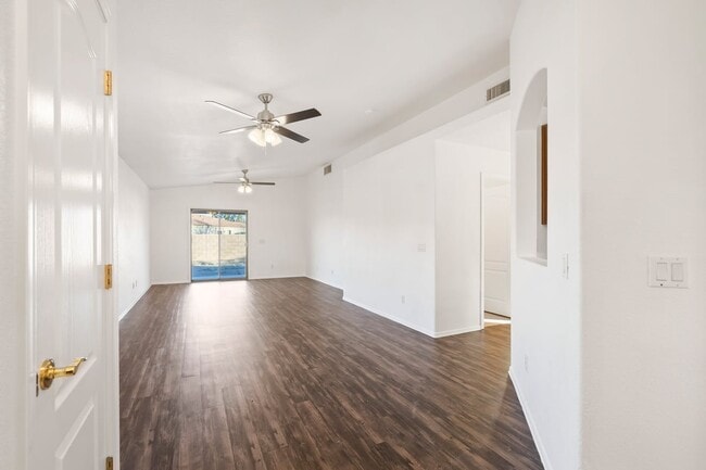 Building Photo - 6322 W Desert Laurel Ln