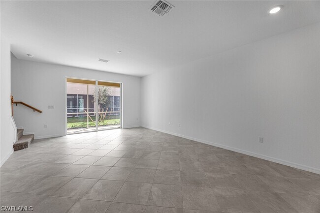 Building Photo - 2867 Blossom Wy