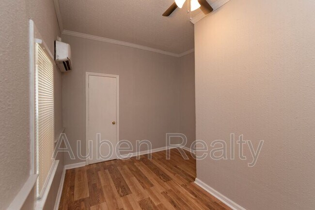 Building Photo - 1400 Maple St