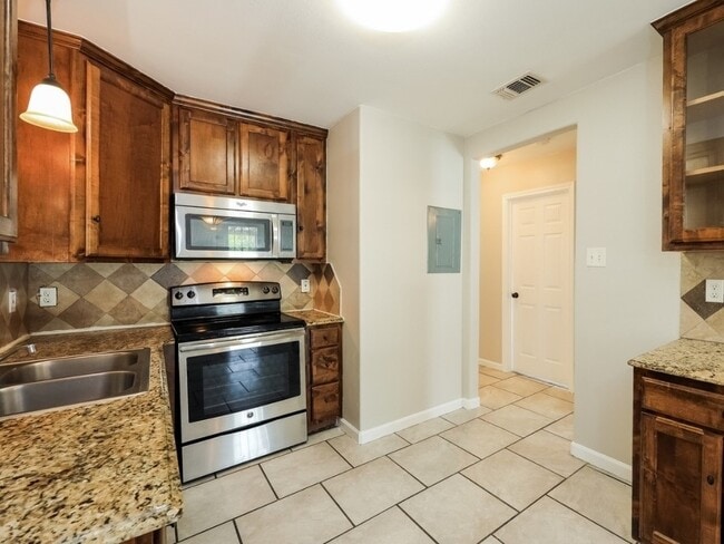 Building Photo - 5322 S Zarzamora St