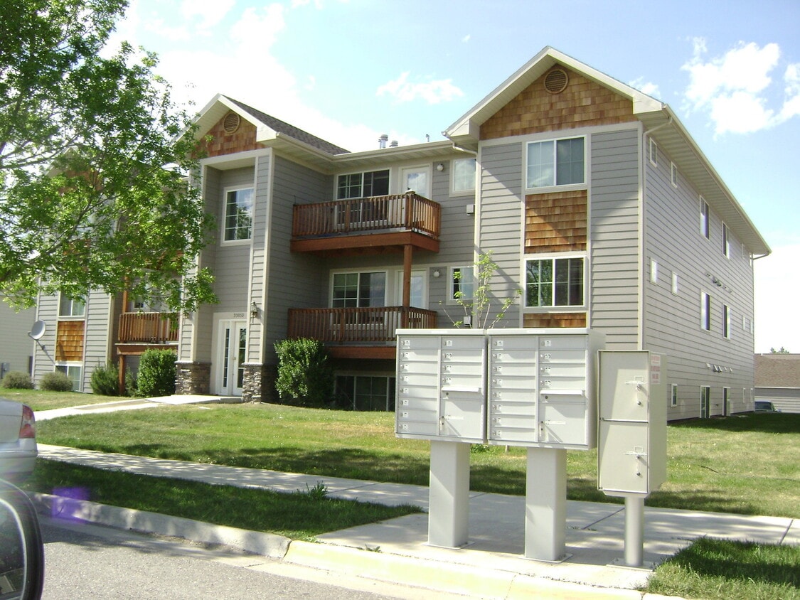 Primary Photo - Great location, nice condo FRESH PAINT NOW...
