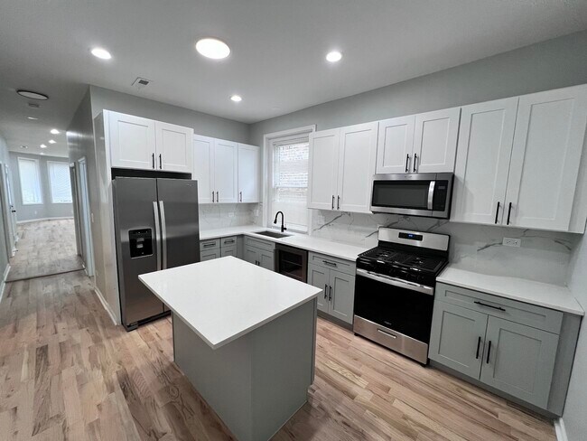 Building Photo - 1024 N Monticello Ave