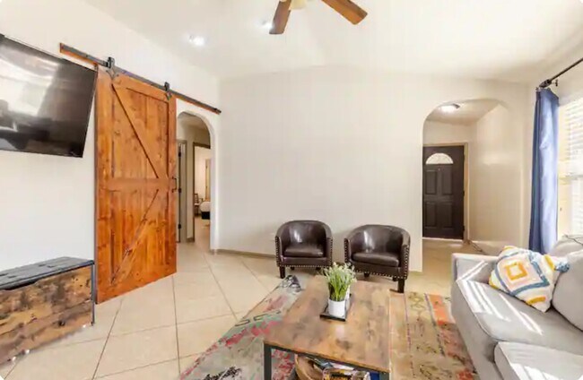 Foto del edificio - 1701 Strobel Ln