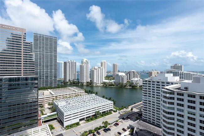 Foto del edificio - 950 Brickell Bay Dr