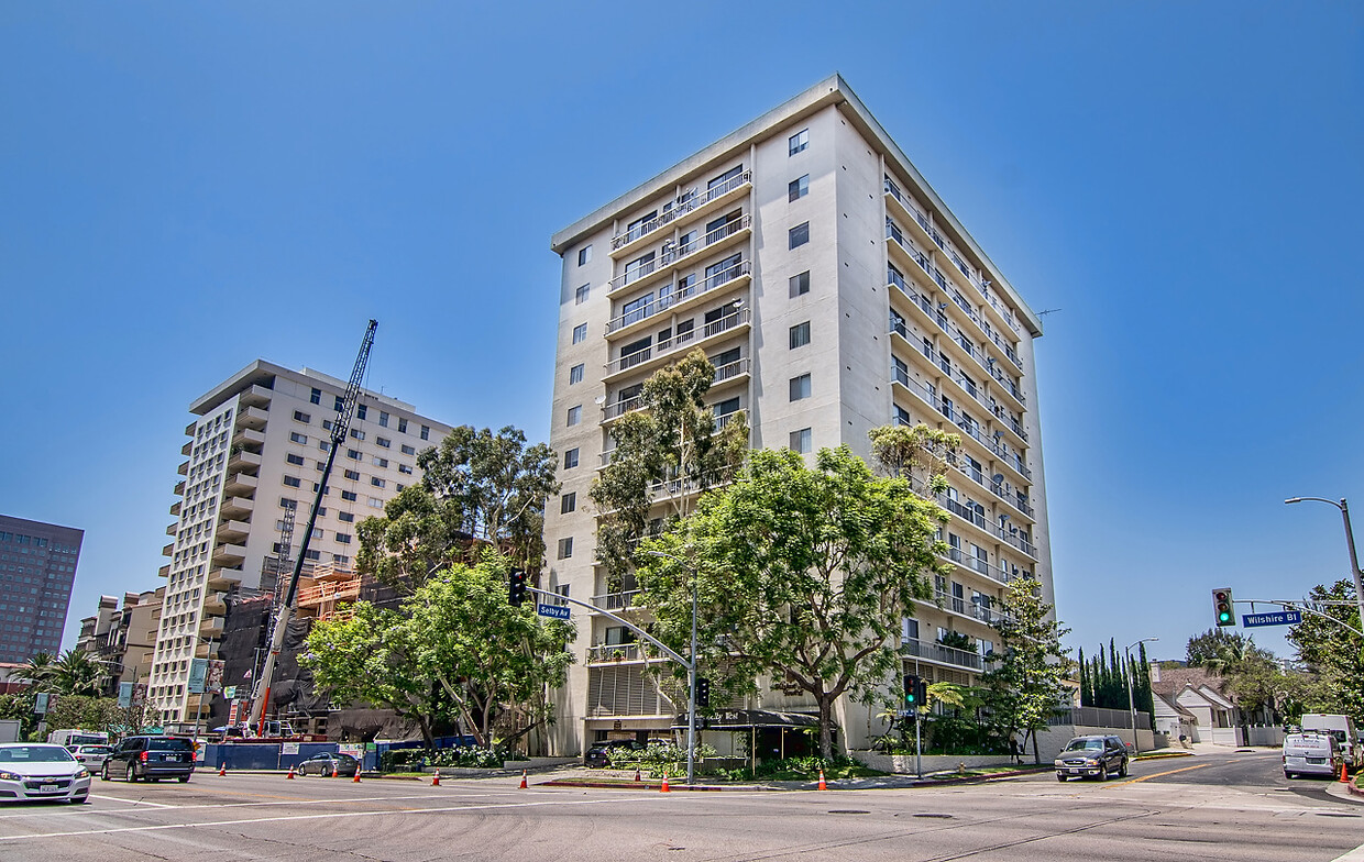 Foto principal - 10751 Wilshire Blvd