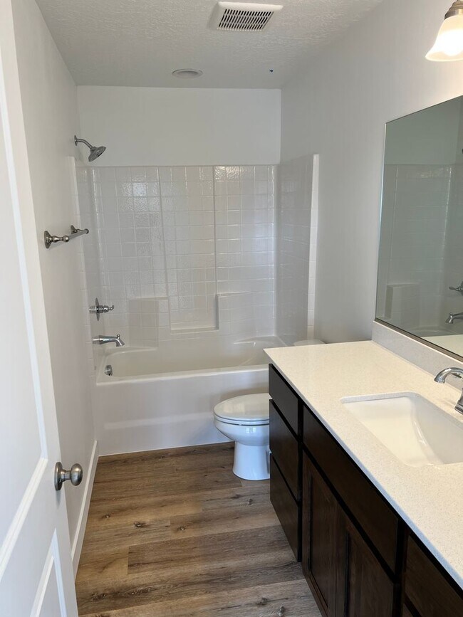 Building Photo - Beautiful Arbor Park Townhome!!