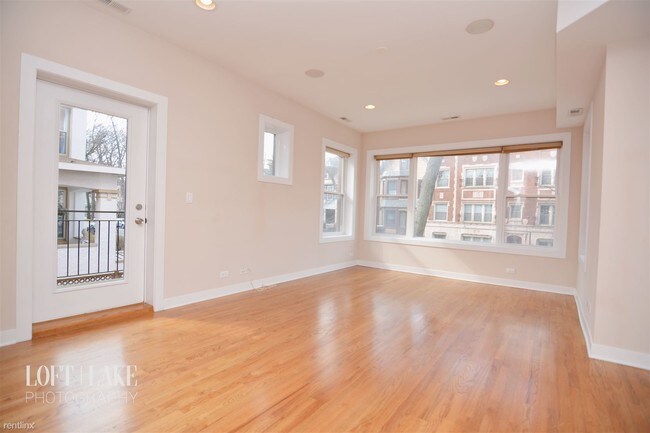 Building Photo - 2539 N Sawyer Ave