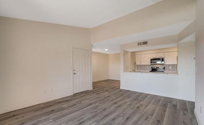 Building Photo - 8101 W Flamingo Rd