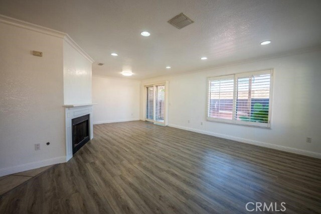 Building Photo - 1830 N Vineyard Ave
