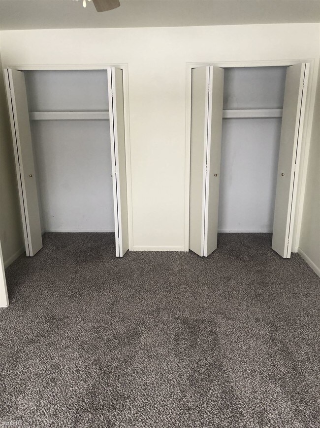 Building Photo - 1 br, 1 bath  - Dover Glen Condominuims