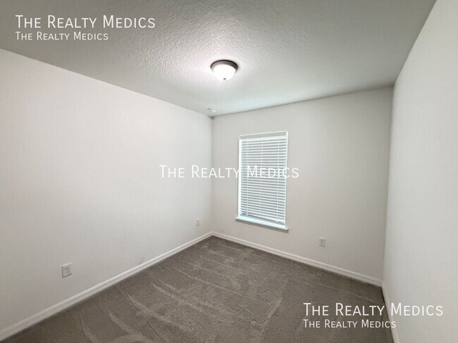 Foto del edificio - 15790 SW 28th Avenue Rd