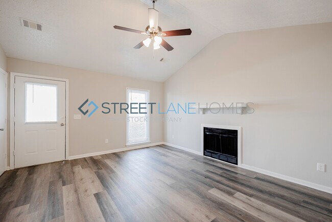 Foto del edificio - NOW OFFERING HALF OFF THE FIRST FULL MONTH...