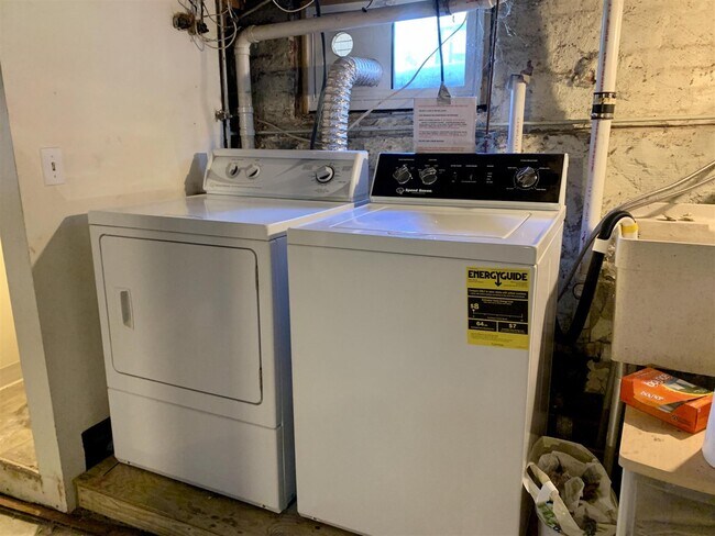 Foto del edificio - 12 Saginaw Ave