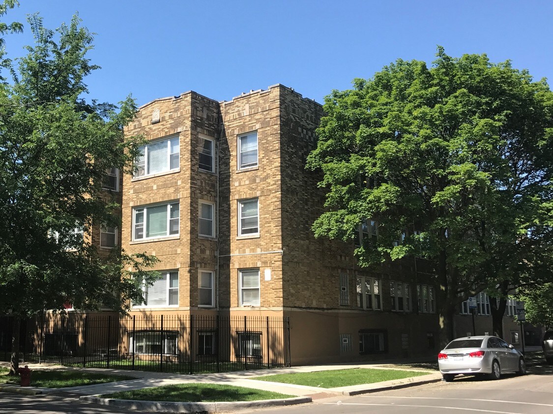 6200 S Albany Ave, Chicago, IL 60629 6200 S Albany Ave Chicago, IL