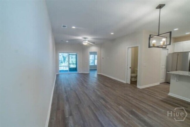 Foto del edificio - 131 Lower Creek Dr