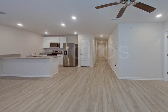 Building Photo - 110 Metalmark Dr