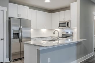 Building Photo - Luxe Park