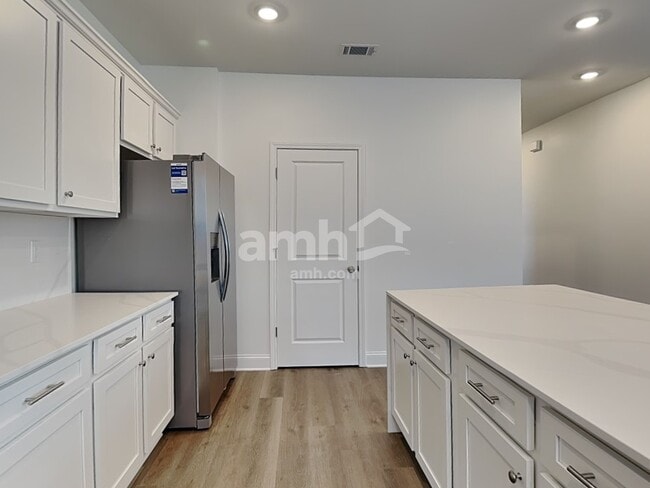 Foto del edificio - 472 Hickory Pointe Rd
