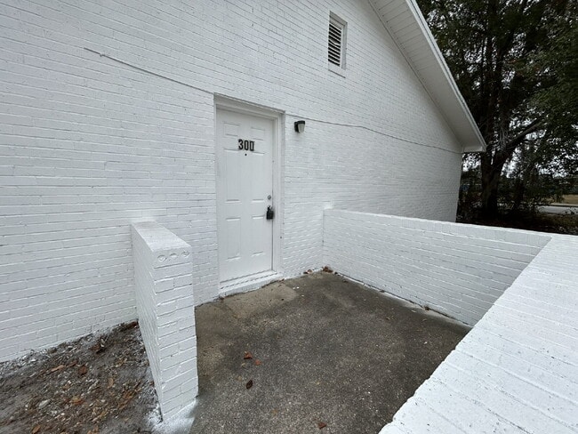 Building Photo - Apartment for Rent