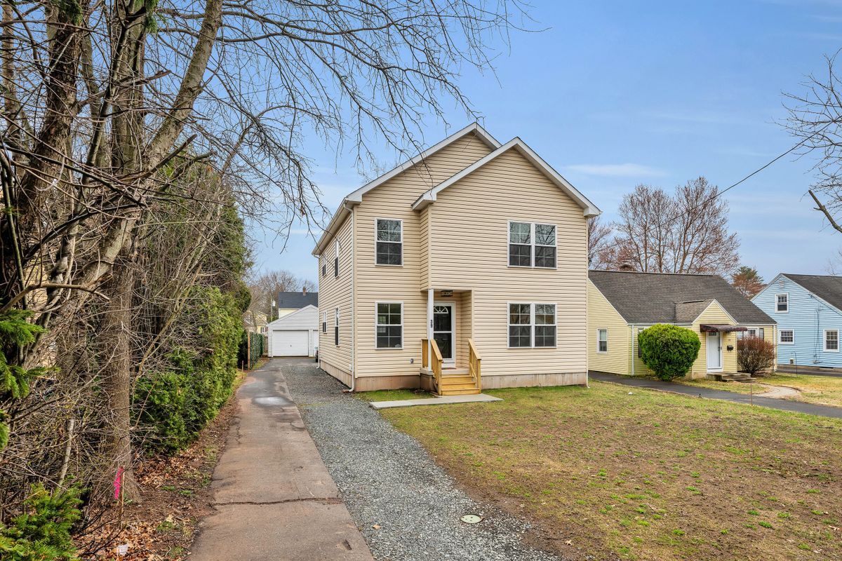 Primary Photo - 39 Robbins Ave