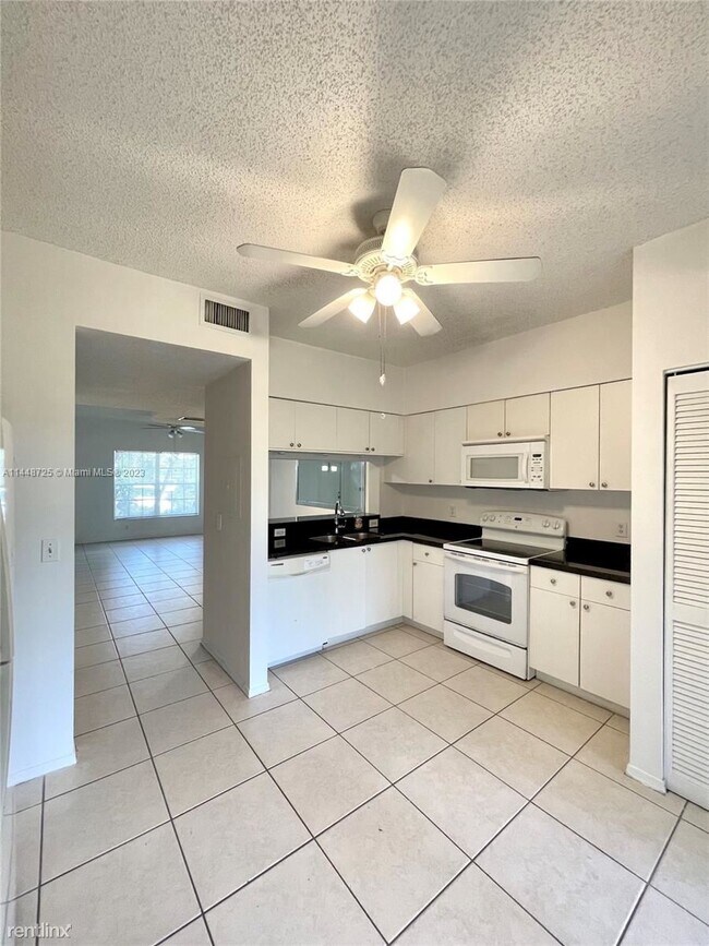 Foto del edificio - 2 br, 1.5 bath House - 39 Simonton Cir