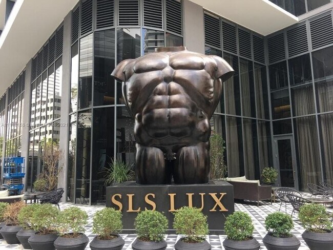 Foto del edificio - 801 S Miami Ave