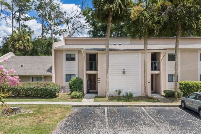 Foto del edificio - Freshly Updated 2BR Condo with Private Balcony, Community Pool, & In-Unit Laundry