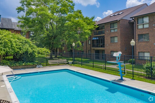 Piscina - The Greens at Columbia Apartments