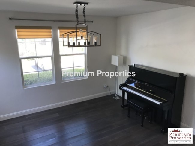 Building Photo - 5286 S Montecito Dr