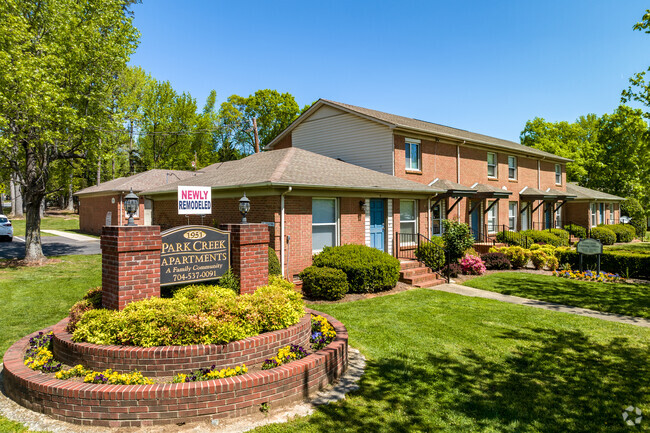 Building Photo - Park Creek Apartments