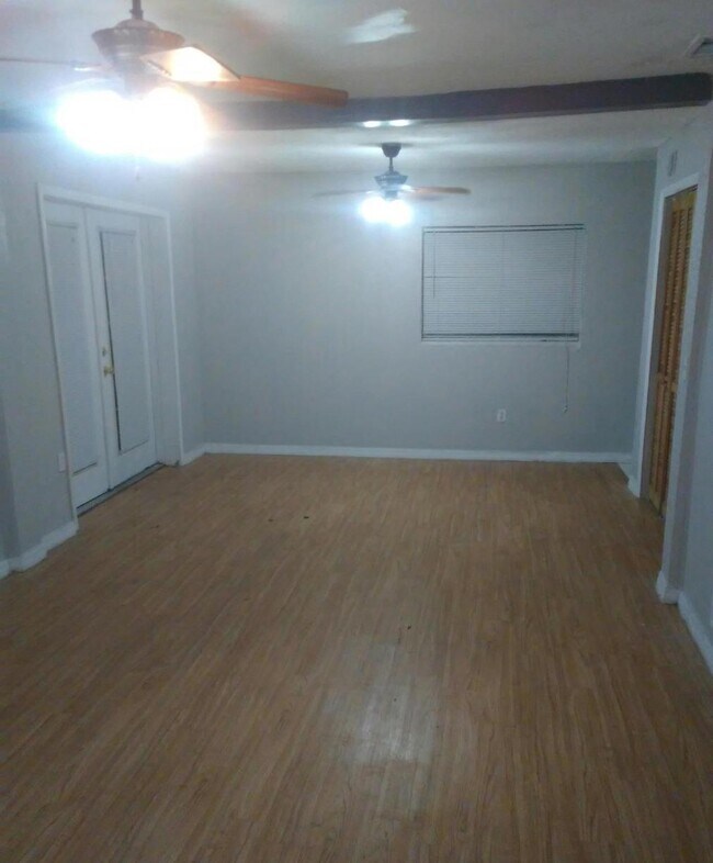 Dormitorio - 926 30th St NW