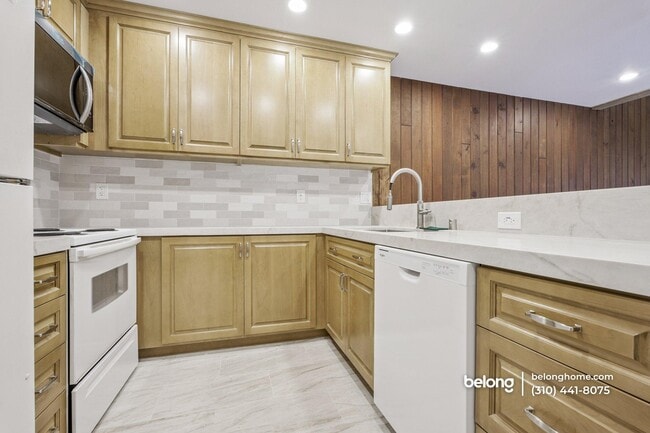 Building Photo - 7890 E Spring St