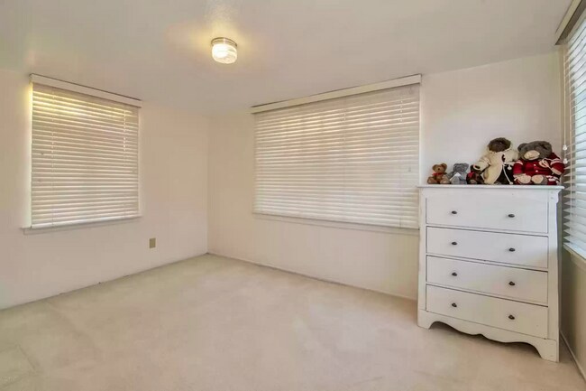 Foto del edificio - 712 W Manhatton Dr