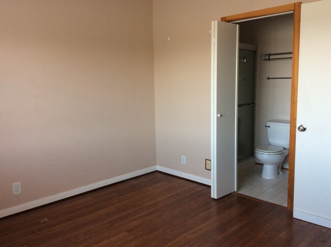 Habitación de huéspedes - 12711 Mitchell Ave