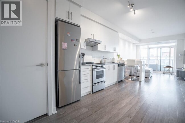 Building Photo - 212 King William St