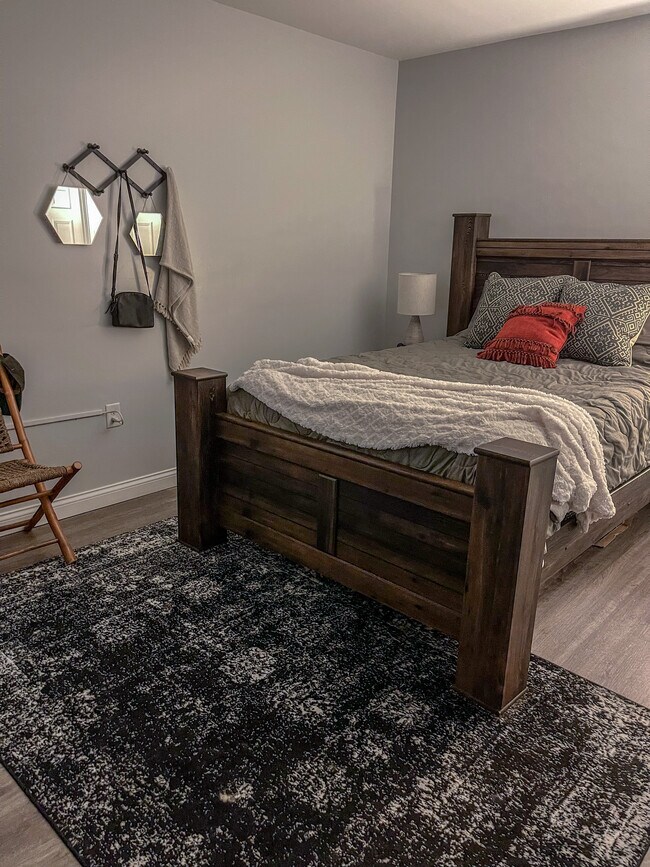 Dormitorio - 11 N Miami St